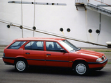 Photos of Alfa Romeo Sport Wagon 907 (1990–1994)