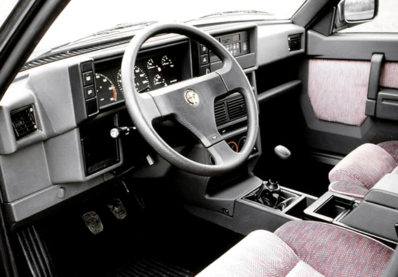 Alfa Romeo 75 162B (1988–1992) pictures