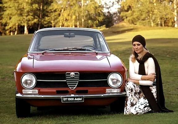 Alfa Romeo GT 1300 Junior 105 (1971–1974) images