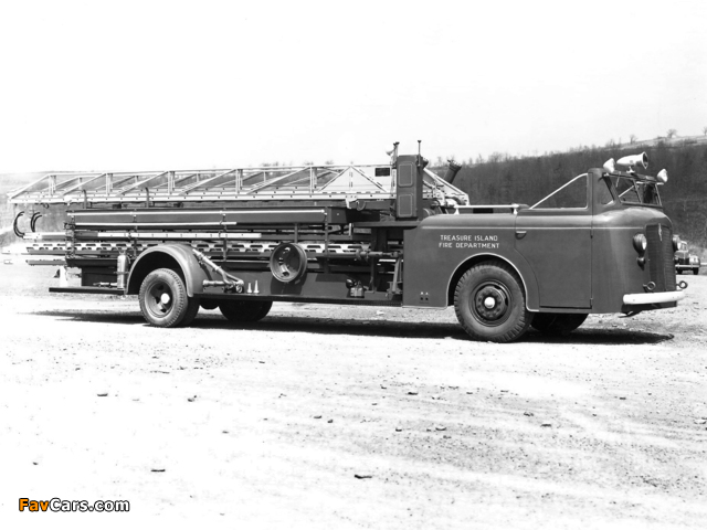 Images of American LaFrance M-575 JOX (1938–1946) (640 x 480)