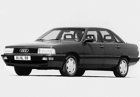 Audi 200 (44,44Q) 1983-87 pictures