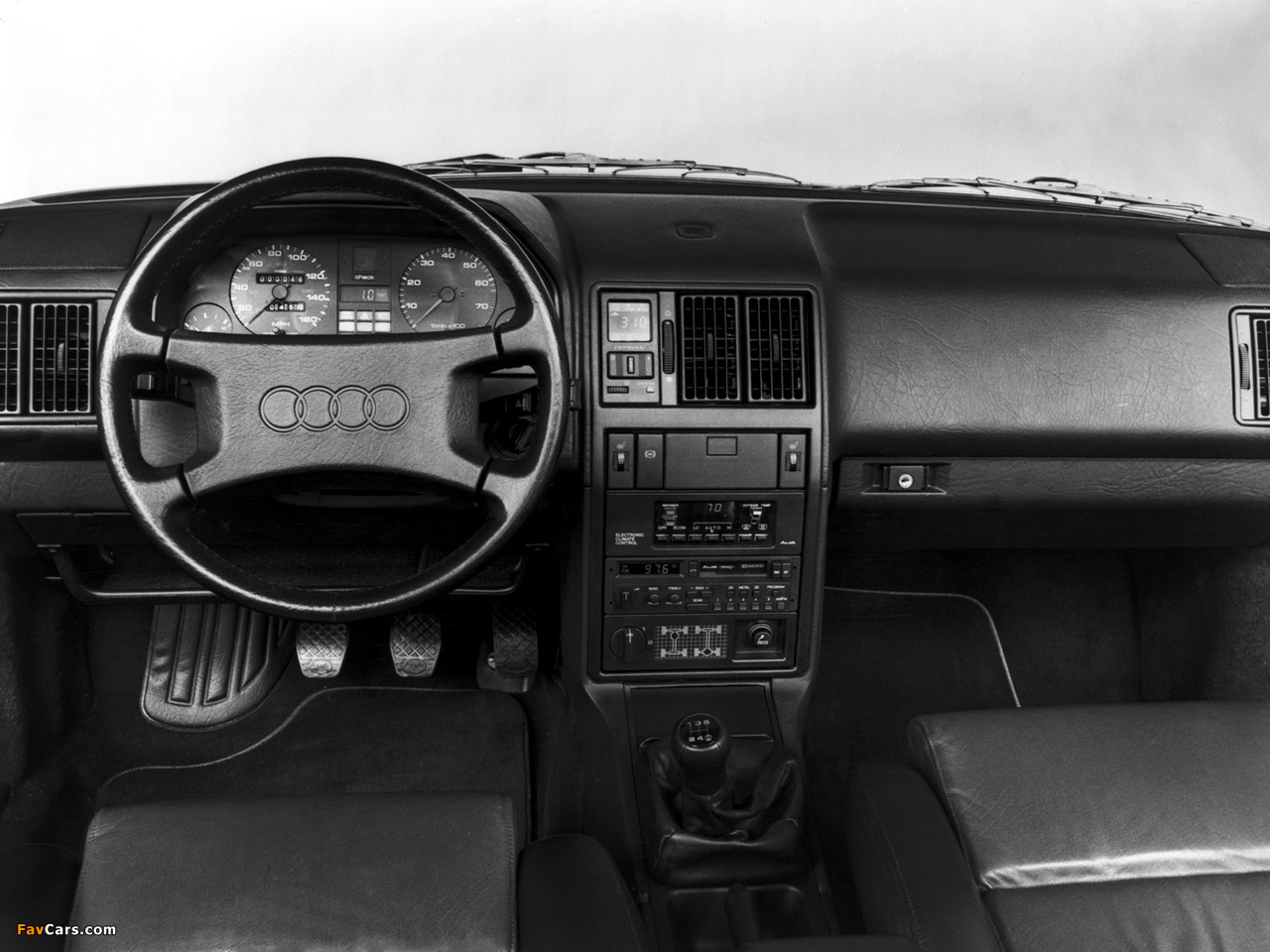 Торпедо 100. Audi 200 c3 Interior. Торпеда Ауди 100 с2. Торпедо Audi 100 c3. Audi 200 салон.