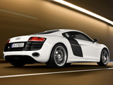 Audi R8 V10 2009–12 pictures