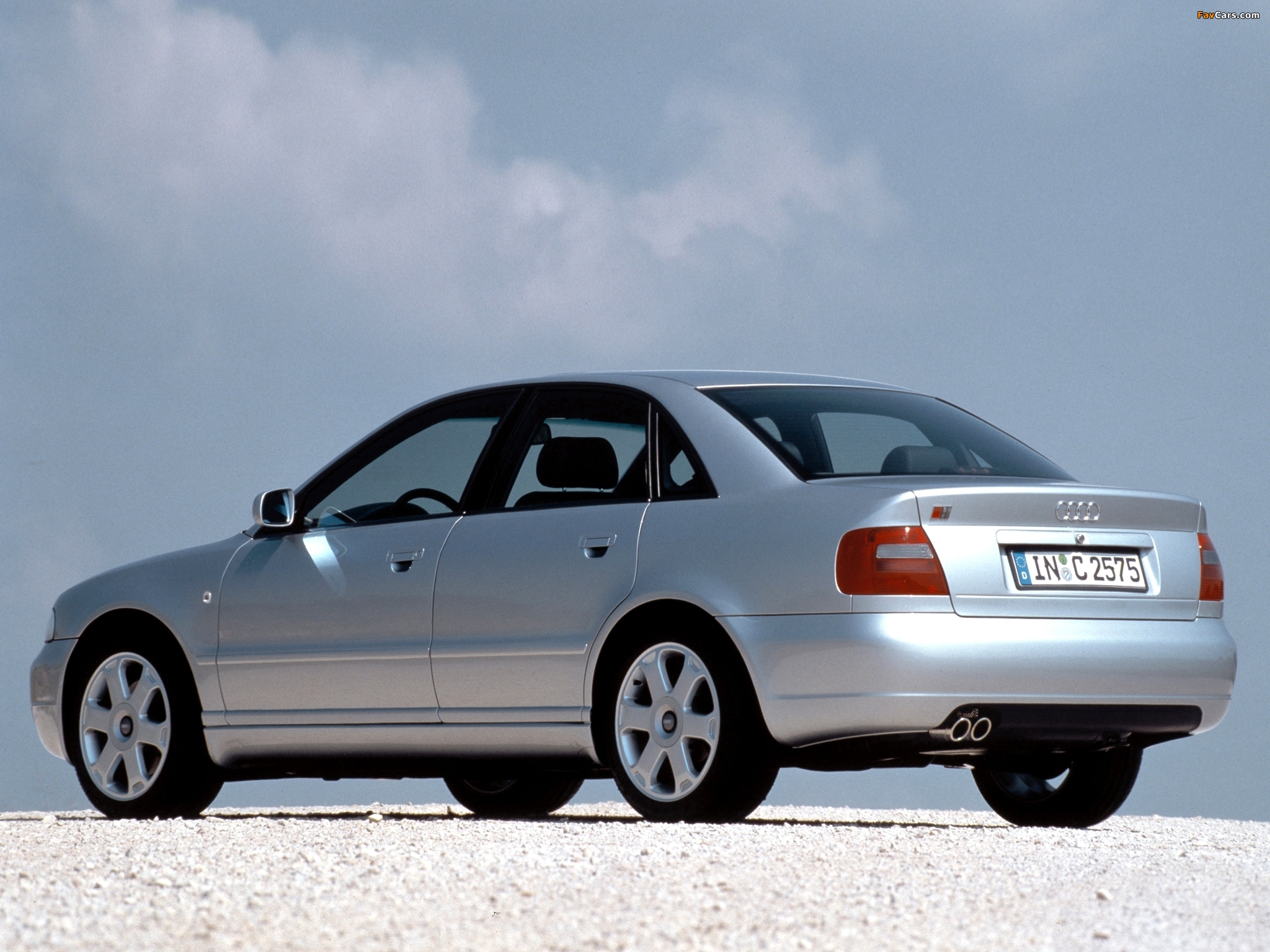 Купить ауди а4 в5. Audi a4 b5 s4. Audi a4 b5 1997. Ауди s4 1997. Audi a4 (b5) седан 1997.