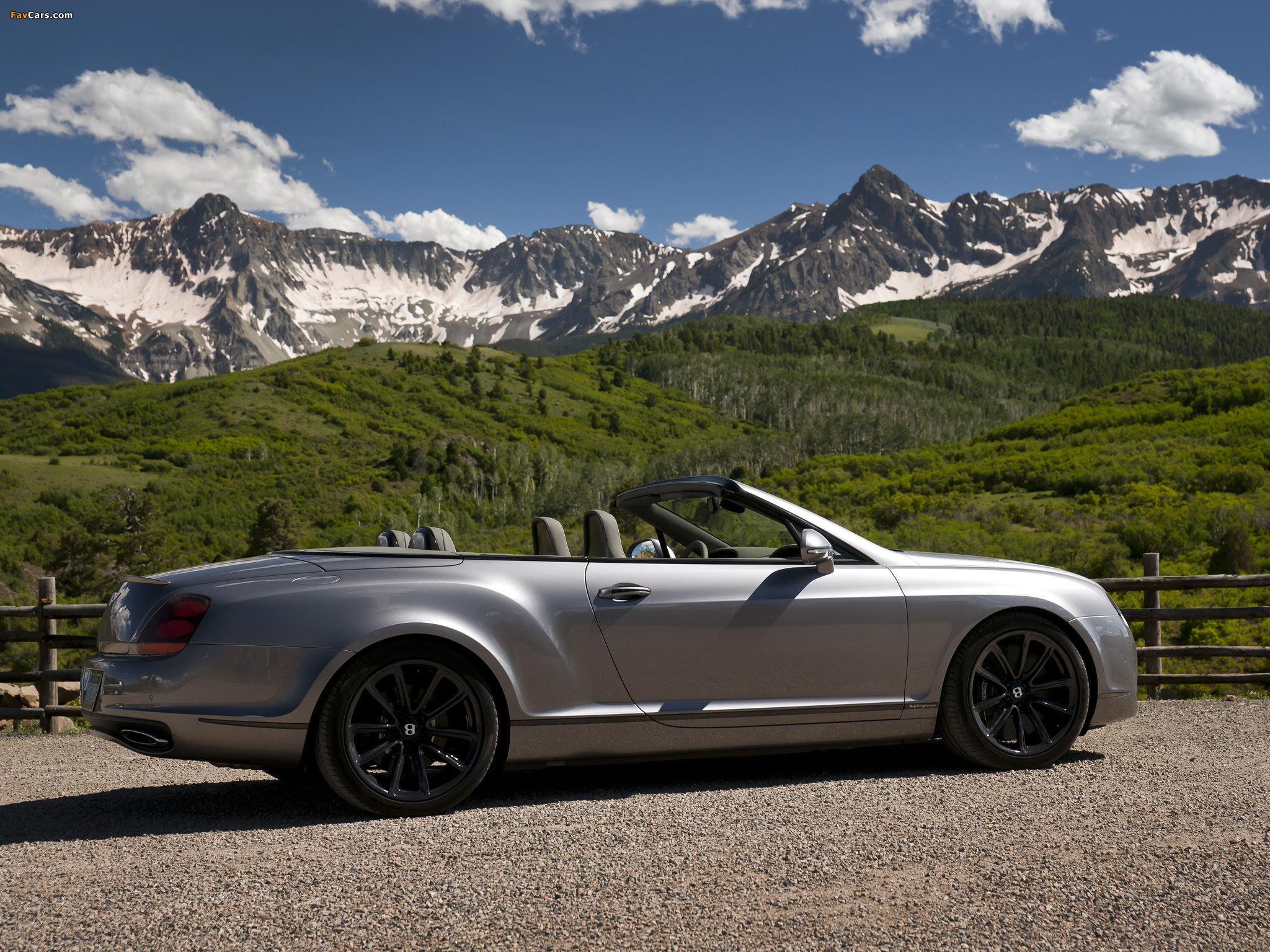 Bentley Continental Supersports Convertible 2010–11 wallpapers (2048 x 1536)