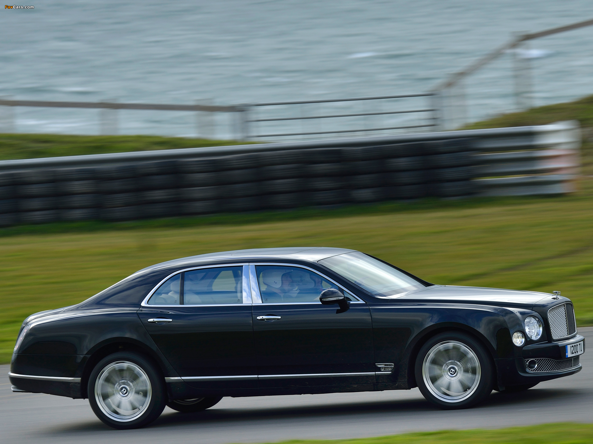 Bentley Mulsanne The Ultimate Grand Tourer UK-spec 2013 images (2048 x 1536)