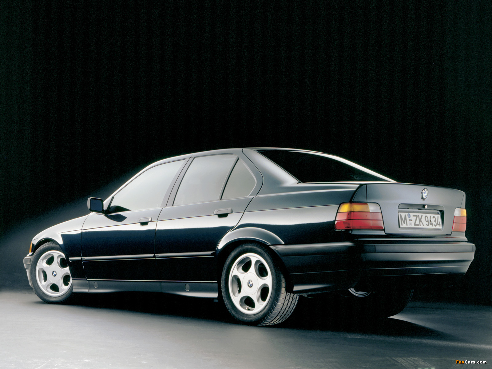 BMW 318i Sedan (E36) 1991–98 wallpapers (1600x1200)