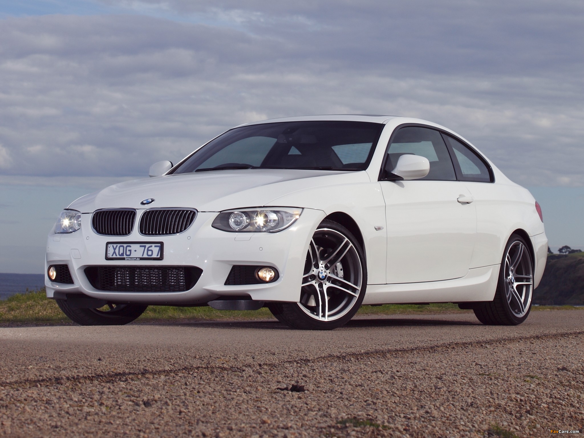 Pictures of BMW 335i Coupe M Sports Package AU-spec (E92) 2010 (2048 x 1536)