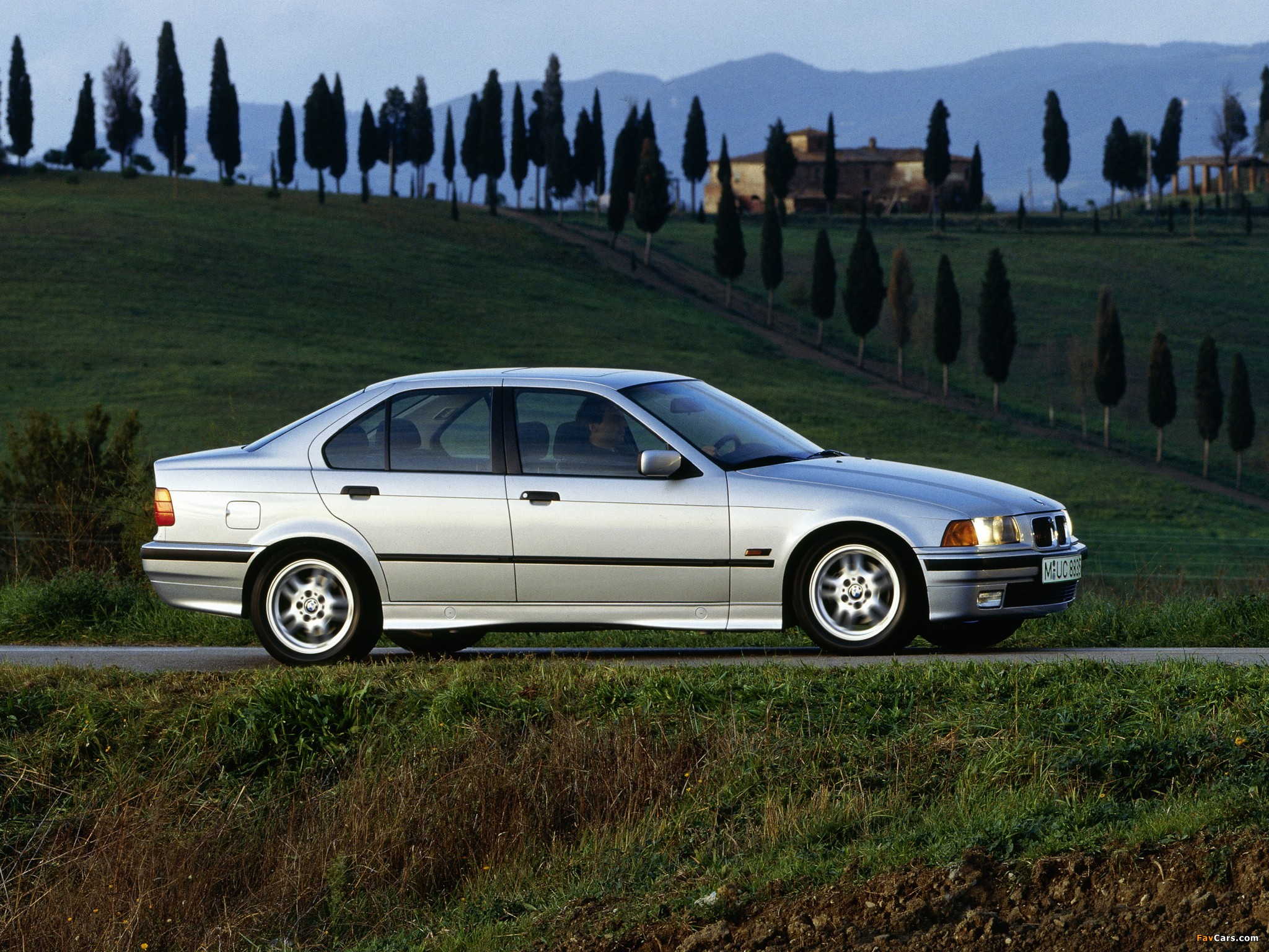 Pictures of BMW 320i Sedan (E36) 1991–98 (2048x1536)