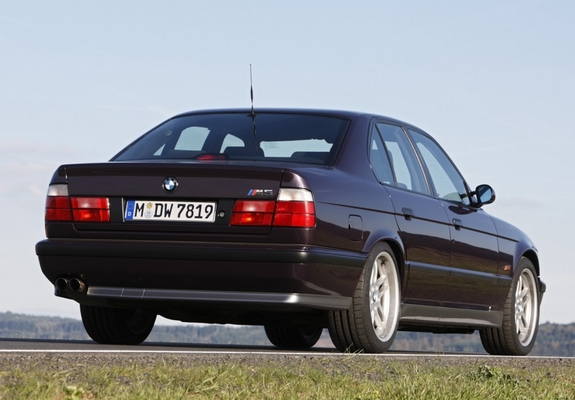 BMW M5 Sedan (E34) 1994–95 images