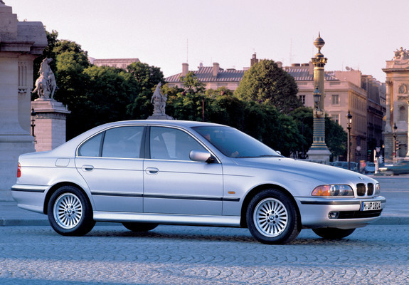 BMW 5 Series Sedan (E39) 1995–2003 images