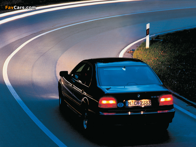 BMW 5 Series Sedan (E39) 1995–2003 images (640 x 480)
