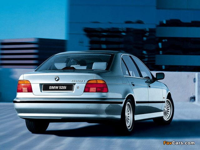 BMW 5 Series Sedan (E39) 1995–2003 photos (640 x 480)