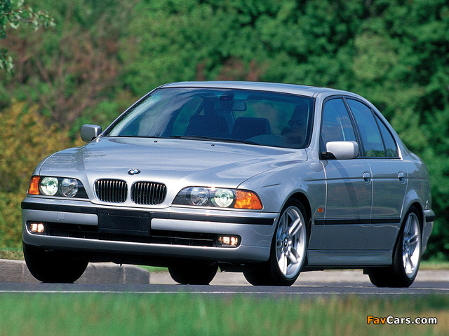 BMW 540i Sedan US-spec (E39) 1996–2003 images (640 x 480)