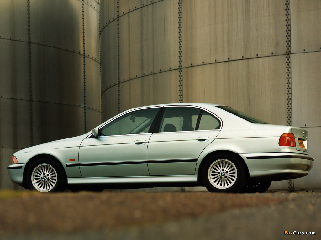 BMW 540i Sedan UK-spec (E39) 1996–2000 images (1024 x 768)