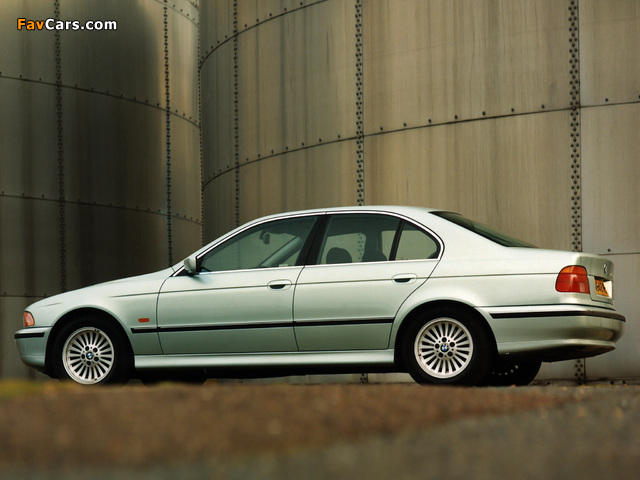 BMW 540i Sedan UK-spec (E39) 1996–2000 images (640 x 480)