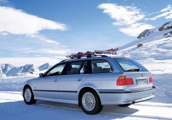 BMW 528i Touring (E39) 1997–2000 pictures