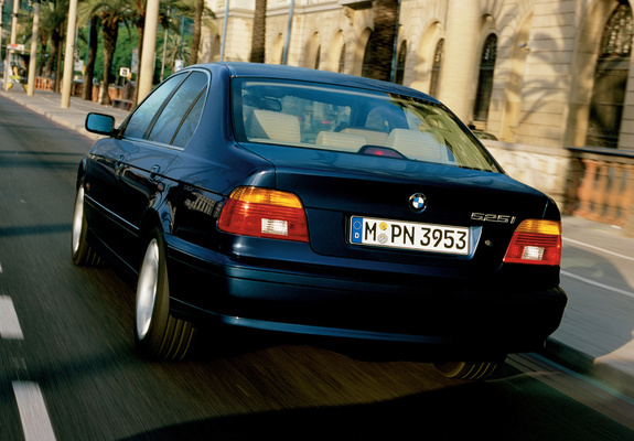 BMW 525i Sedan (E39) 2000–03 photos