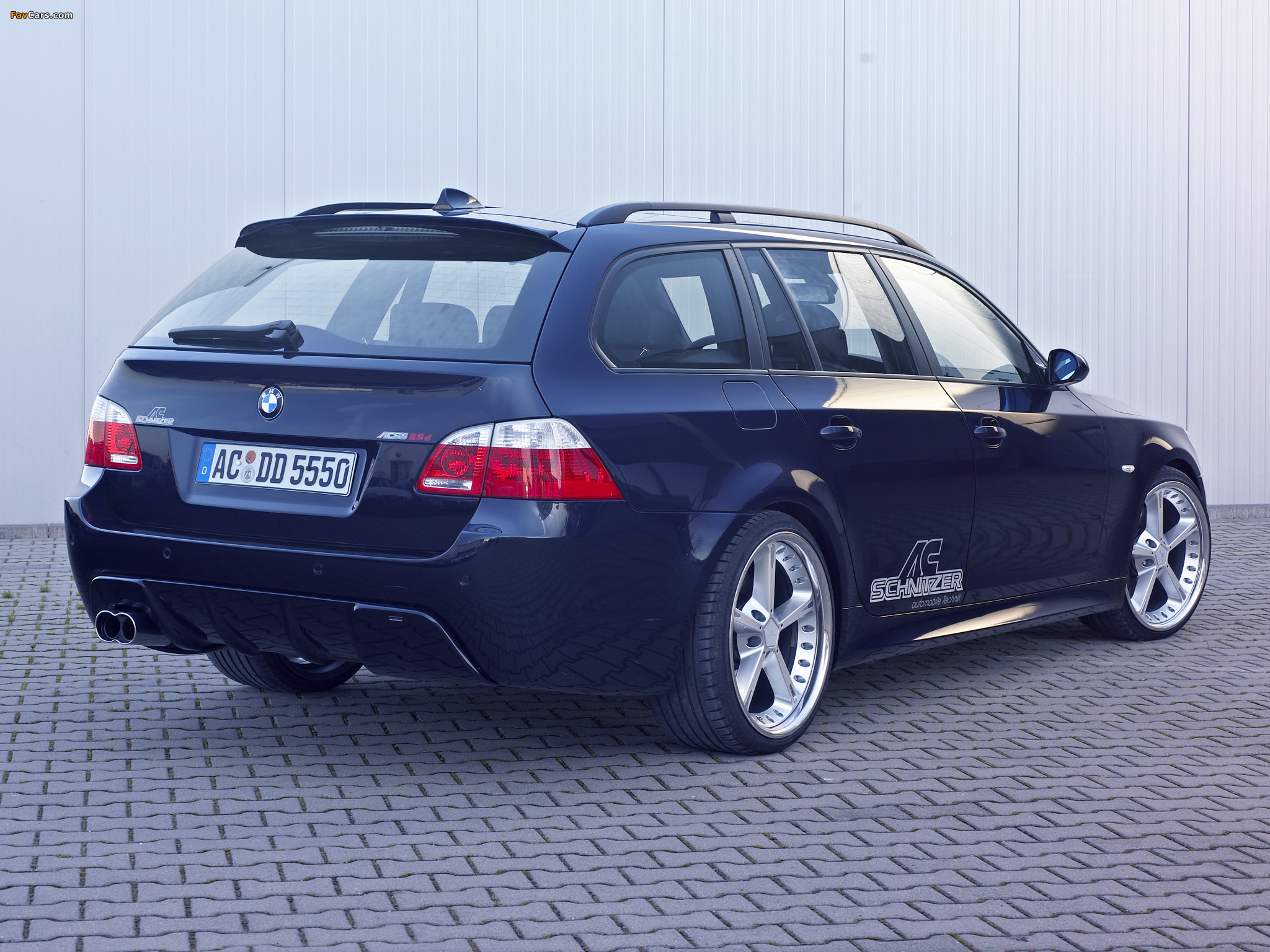 автомобиль BMW M5 E61 Touring загрузить