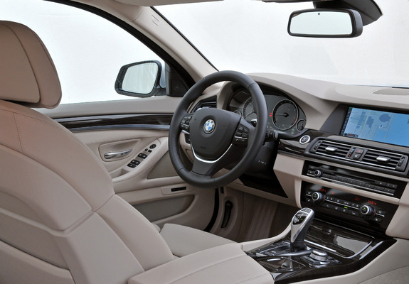 BMW 530d Sedan (F10) 2010–13 images