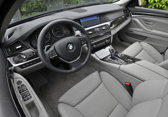 BMW 550i Sedan US-spec (F10) 2010–13 images