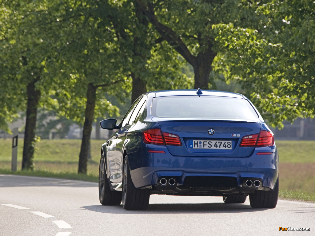 BMW M5 (F10) 2011–13 images (1024 x 768)