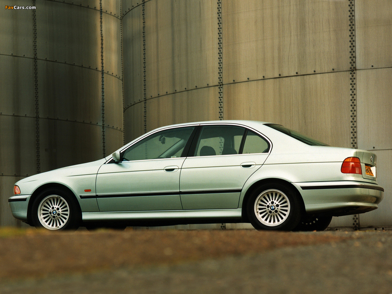 BMW 540i Sedan UK-spec (E39) 1996–2000 photos (1280 x 960)