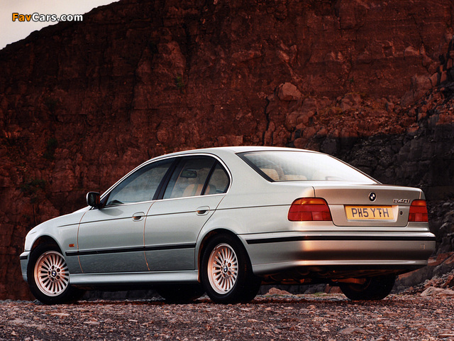 Images of BMW 540i Sedan UK-spec (E39) 1996–2000 (640 x 480)