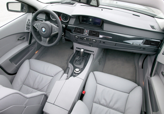 Images of BMW 545i Touring (E61) 2004–05