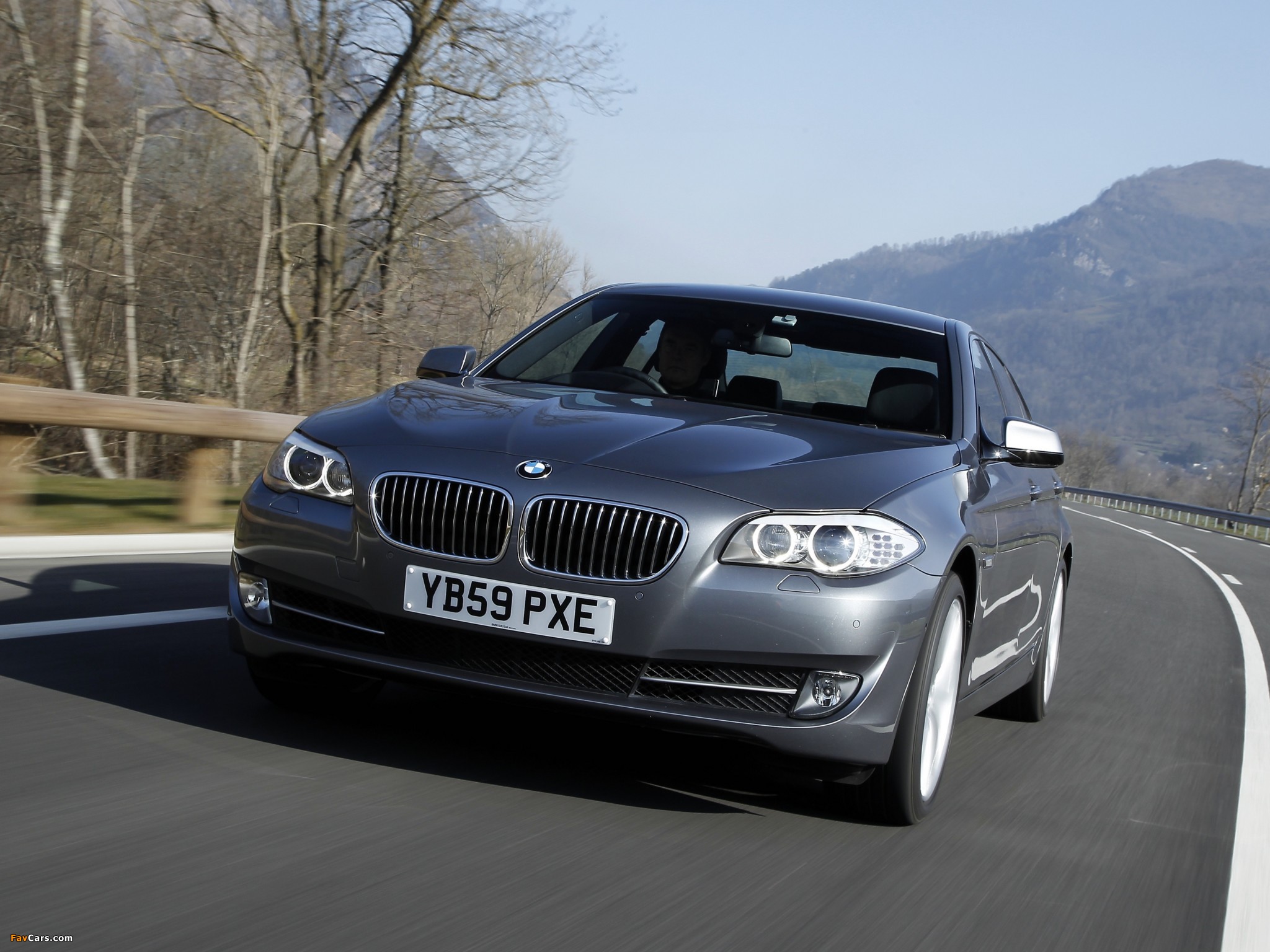 Images of BMW 535i Sedan UK-spec (F10) 2010 (2048 x 1536)