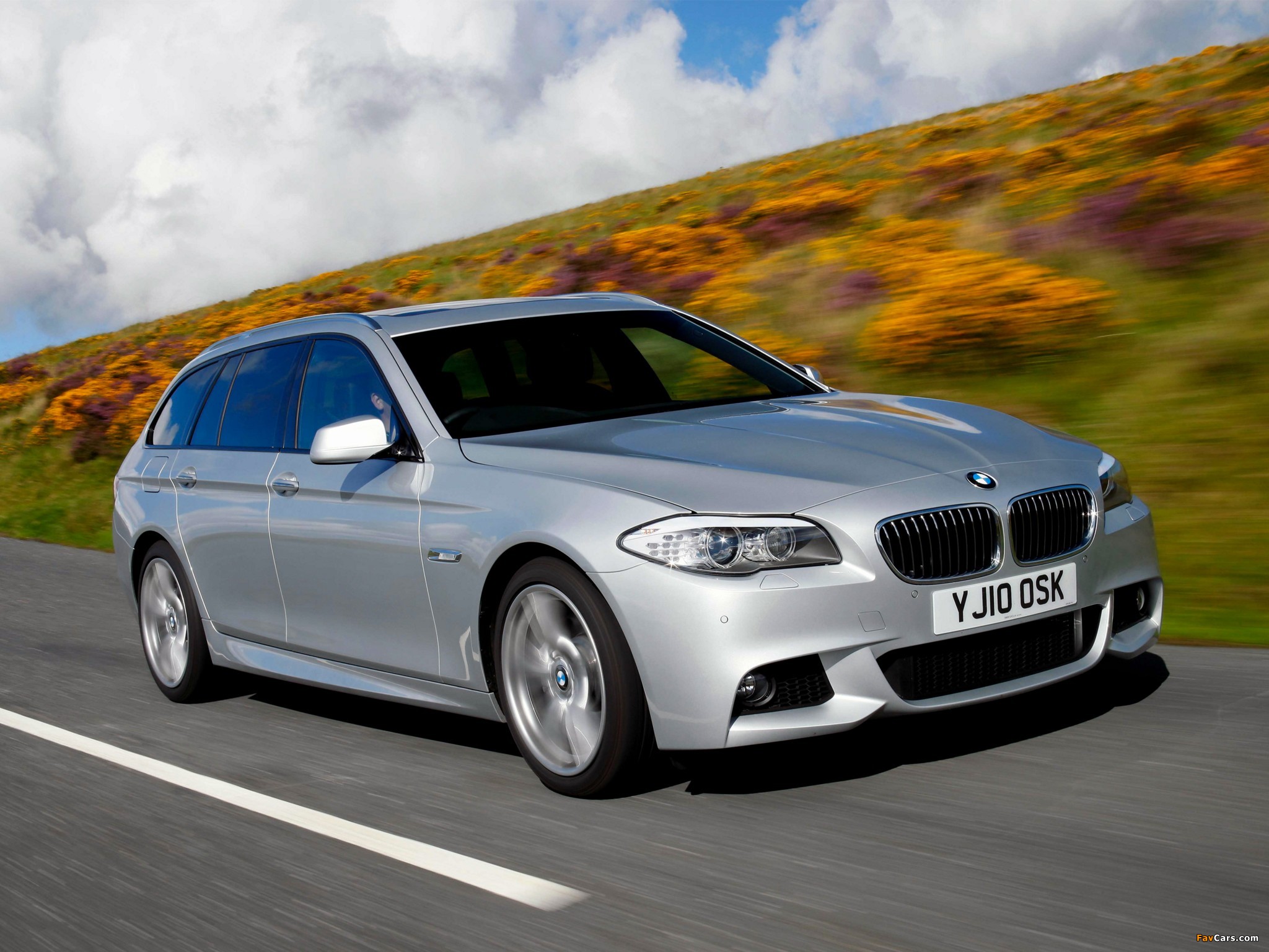Images of BMW 525d Touring M Sports Package UK-spec (F11) 2010 (2048 x 1536)