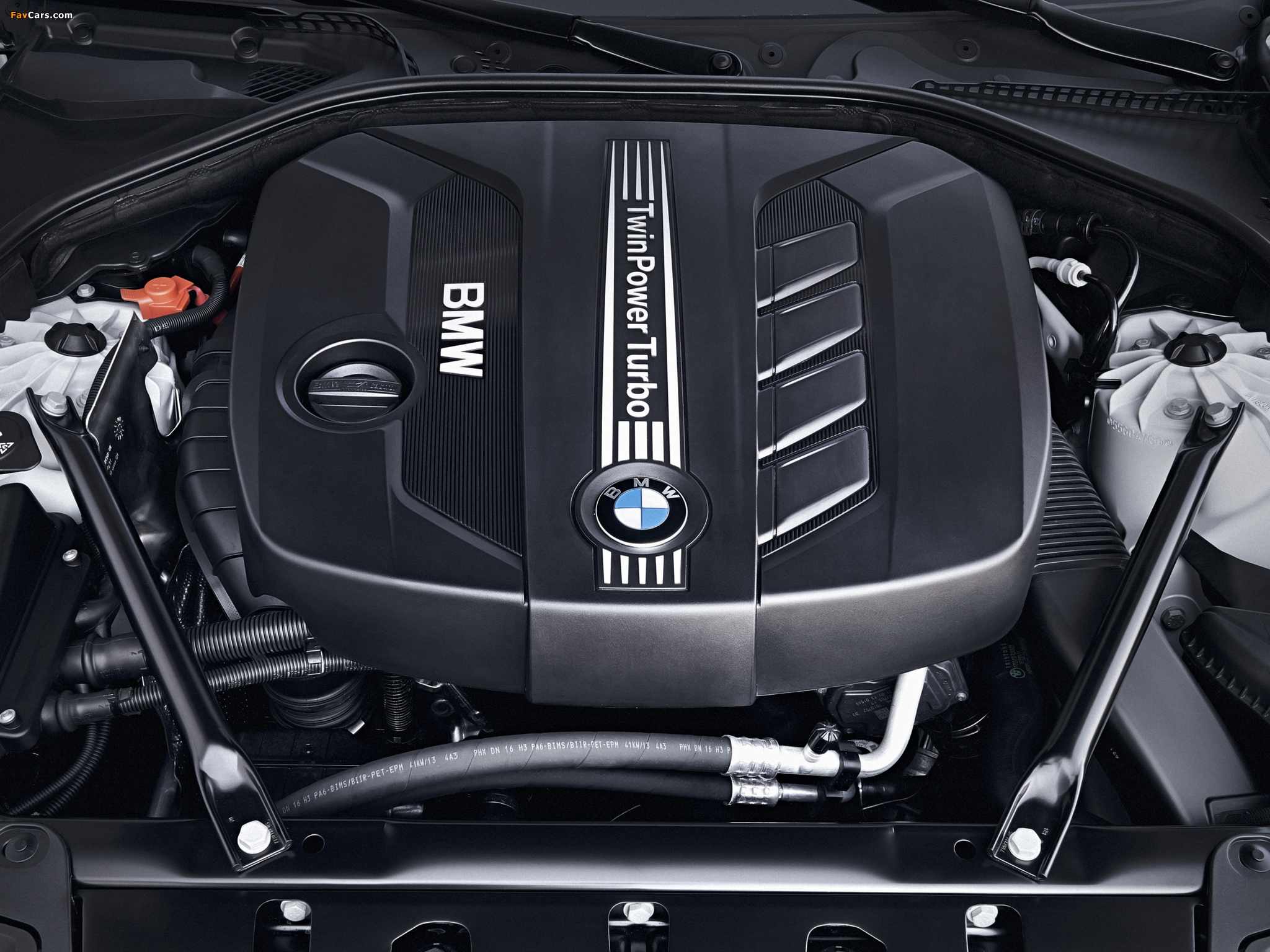 Images of BMW 518d Sedan (F10) 2013 (2048 x 1536)