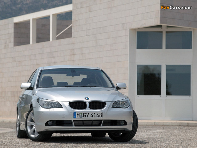 Photos of BMW 5 Series Sedan (E60) 2003–07 (640 x 480)