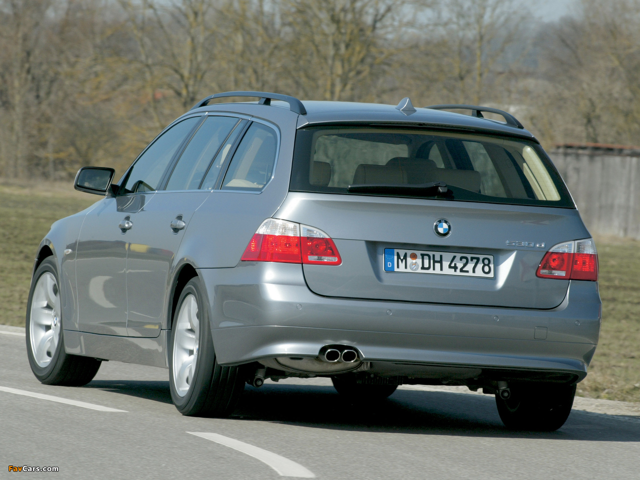 Photos of BMW 530d Touring (E61) 2004–07 (1280 x 960)