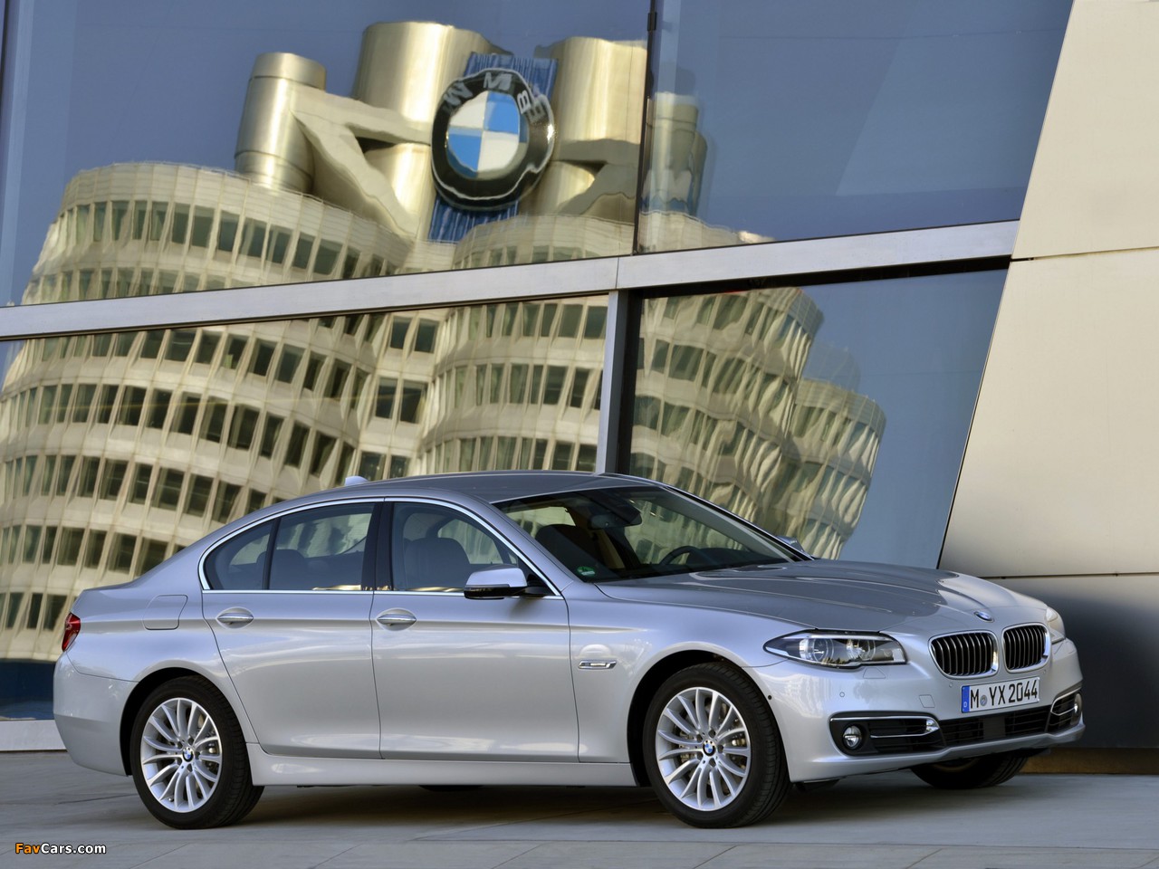 Photos of BMW 530d Sedan Luxury Line (F10) 2013 (1280 x 960)