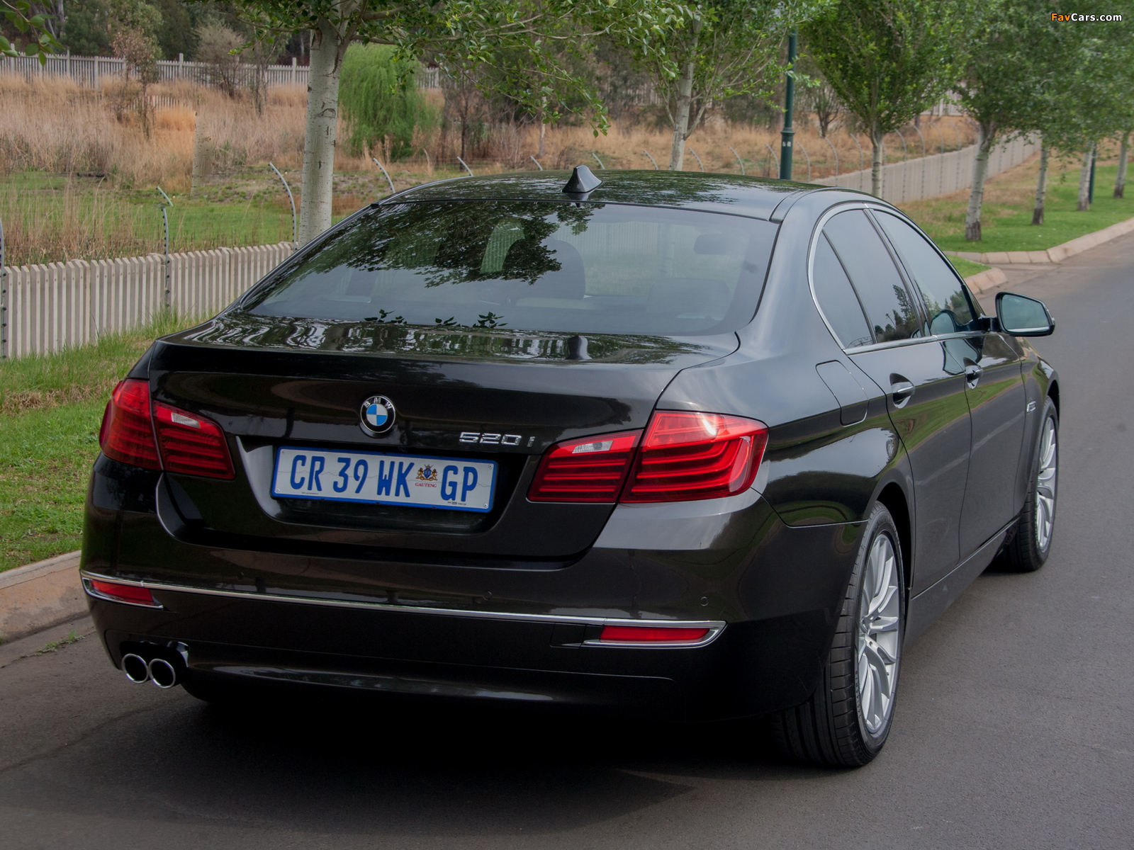 Photos of BMW 520i Sedan Luxury Line ZA-spec (F10) 2013 (1600 x 1200)