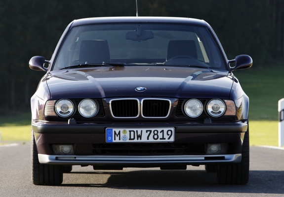Pictures of BMW M5 Sedan (E34) 1994–95