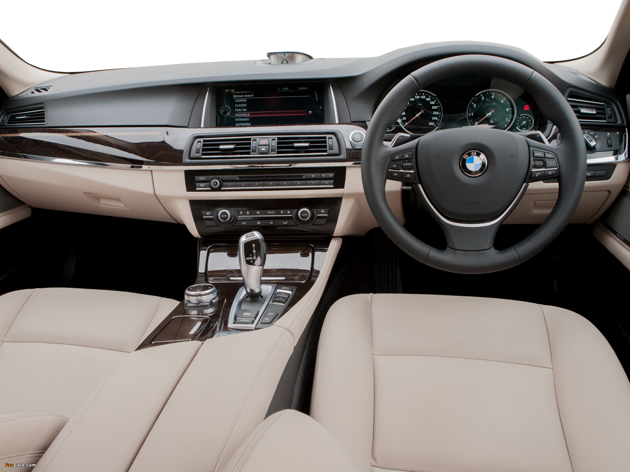 Pictures of BMW 520i Sedan Luxury Line ZA-spec (F10) 2013 (2048 x 1536)