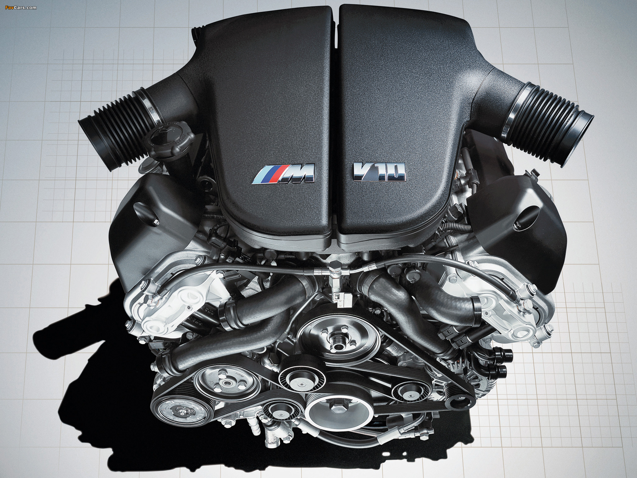 Двигатели b s. BMW v10 s85b50. Мотор v10 BMW. V10 BMW m5 мотор. S85b50.