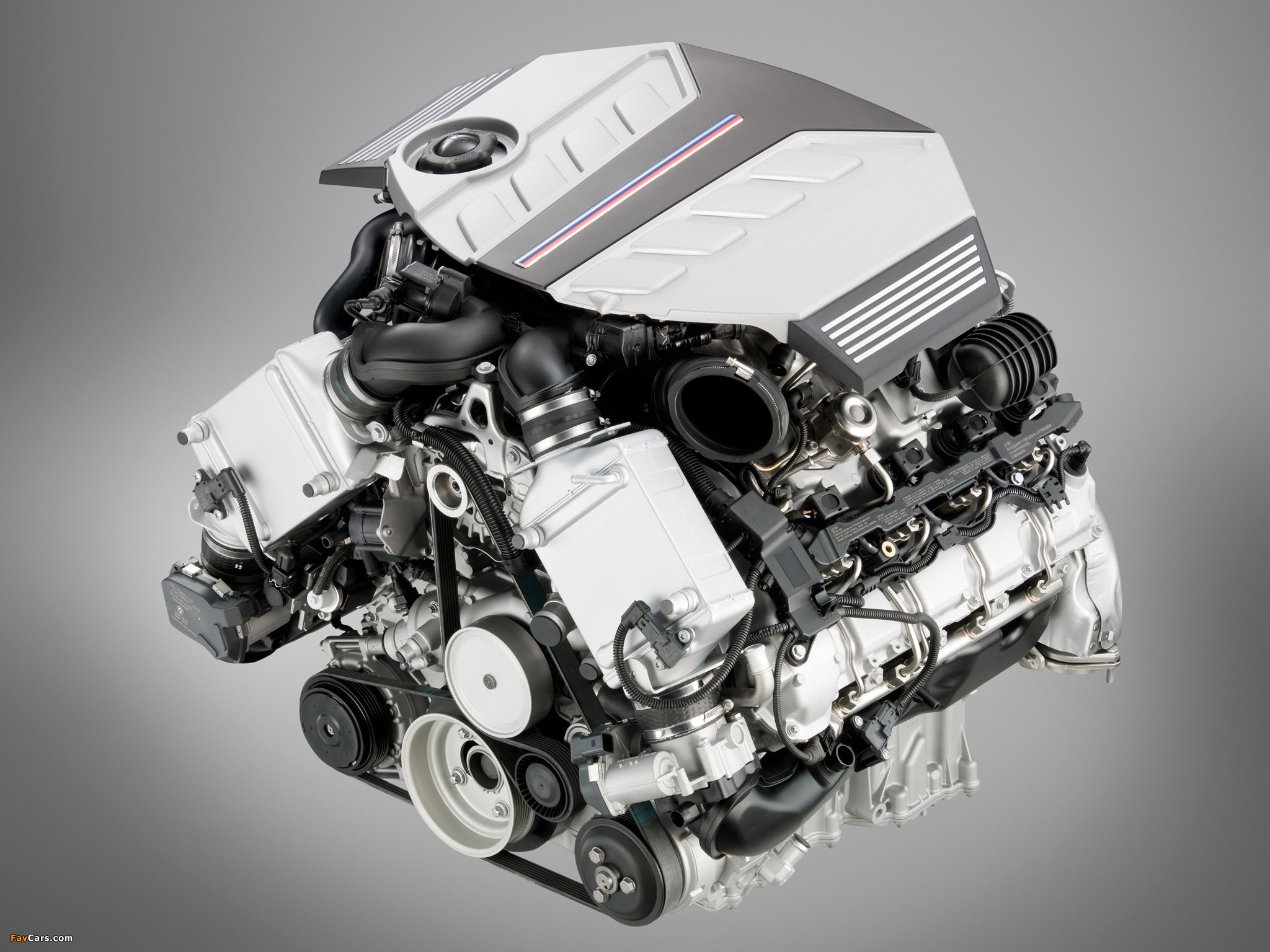 Bmw x6 двигатели. S63 двигатель БМВ. 4.4 S63 мотор БМВ. BMW x5m мотор. Мотор БМВ s63b44a.