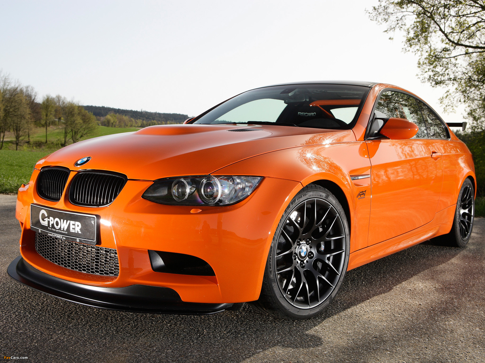оранжевый автомобиль BMW бесплатно