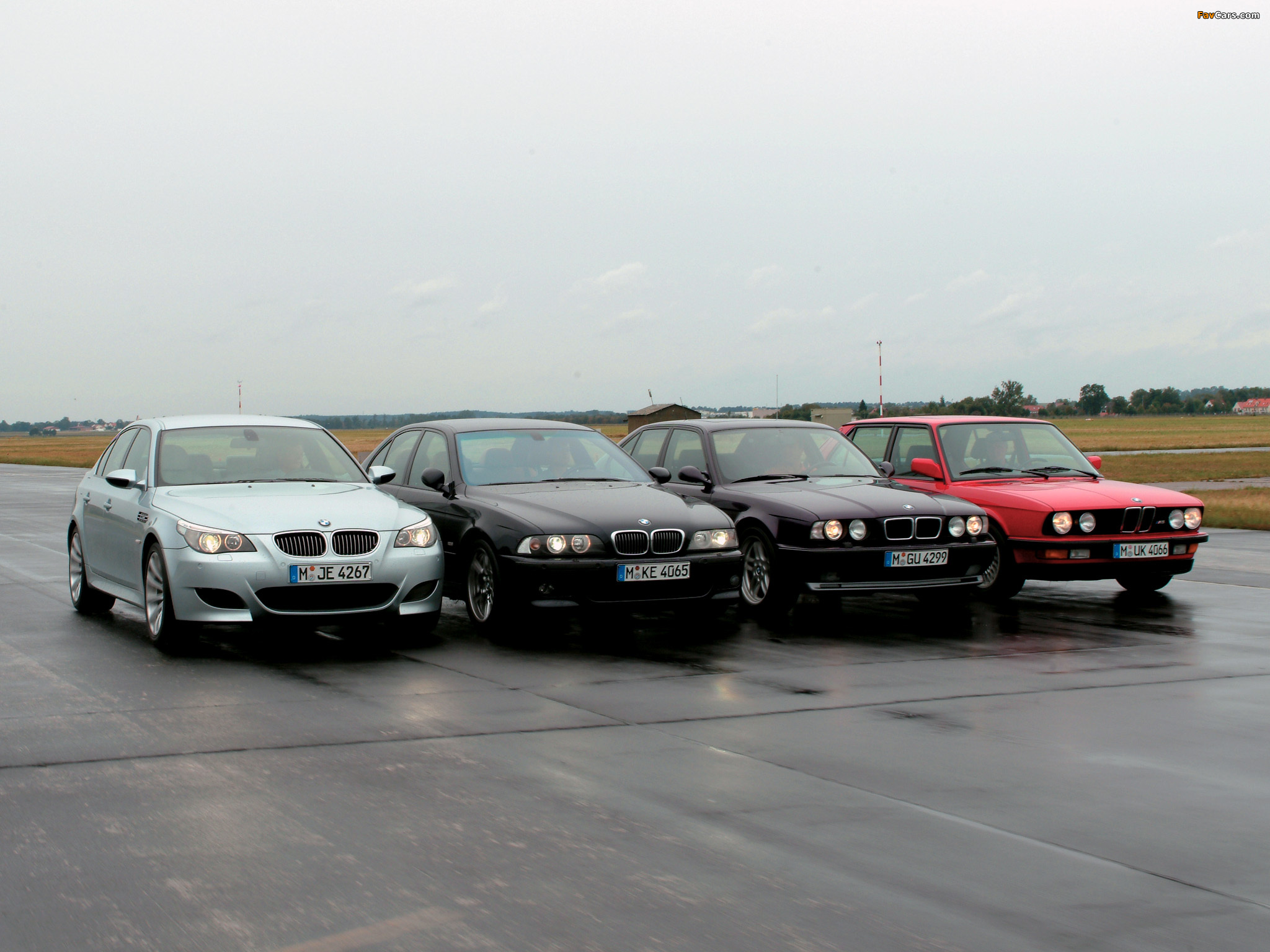 Бмв 5 поколения. BMW m5 Evolution. БМВ м5 поколения. Кузова БМВ 5.