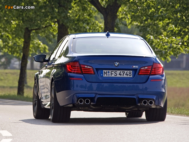 Images of BMW M5 (F10) 2011 (640 x 480)