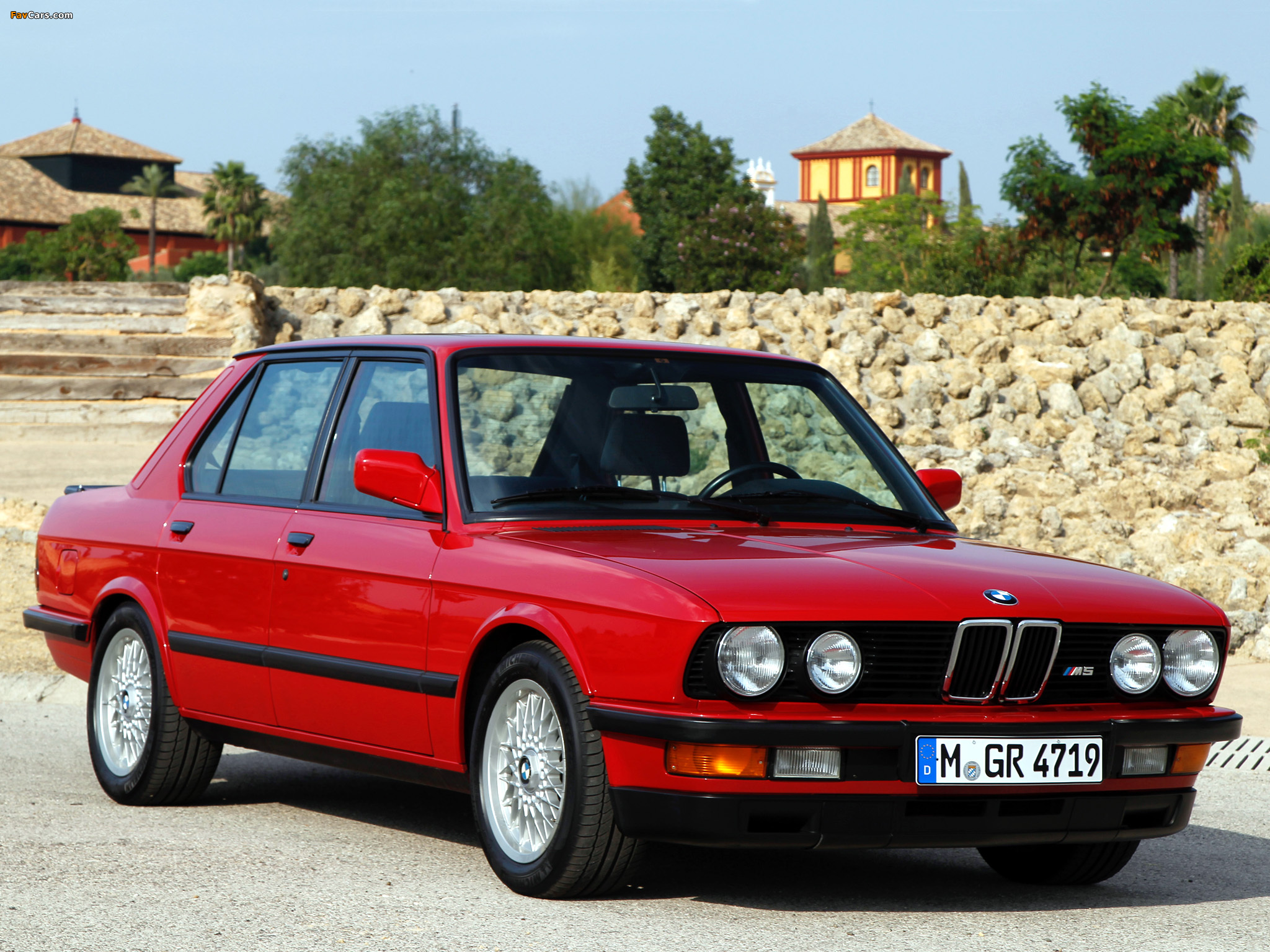 Старый пятерка. БМВ e28 m5. BMW m5 1985. BMW 5 e28. BMW 3 e28.