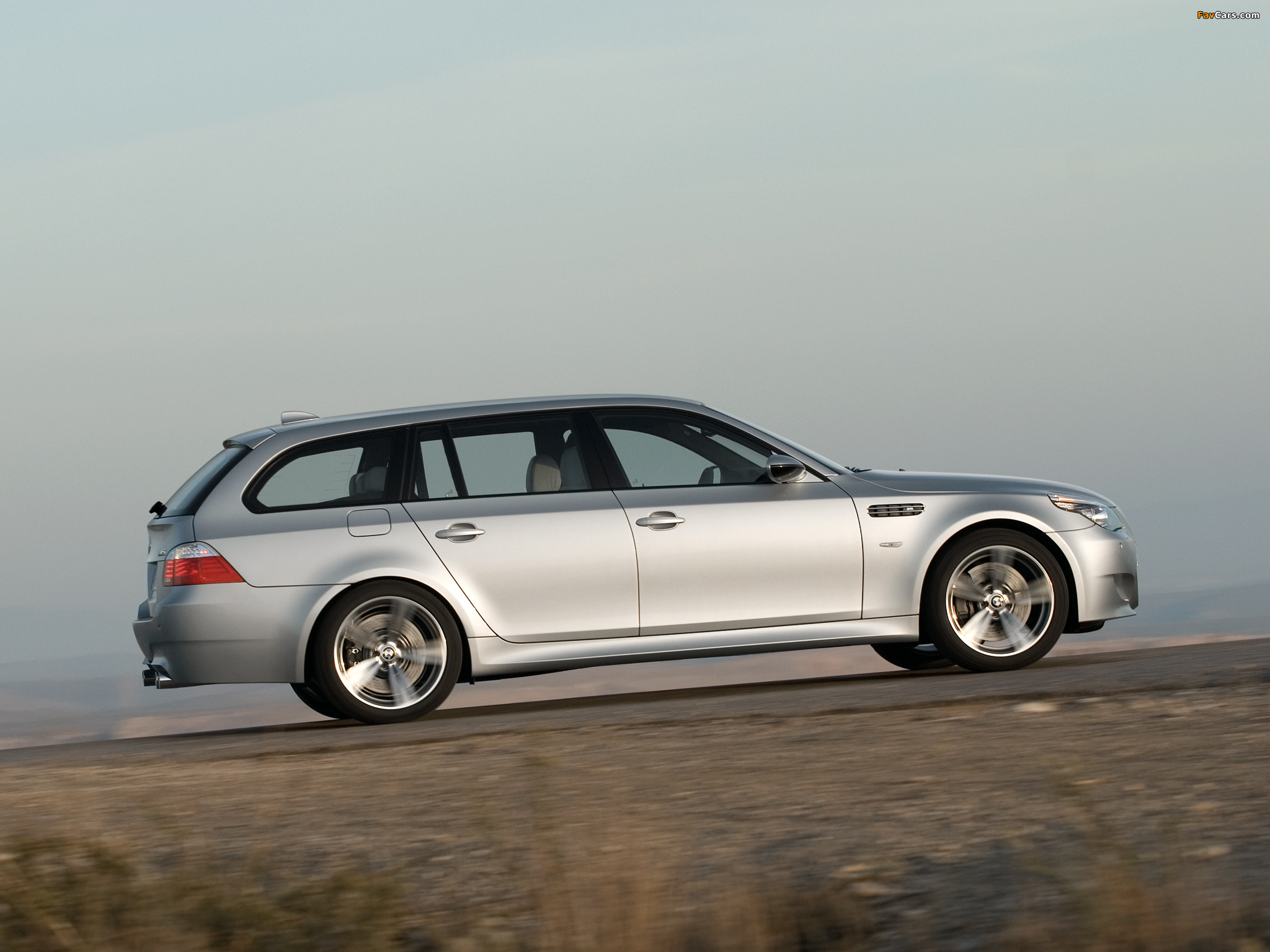 автомобиль BMW M5 E61 Touring скачать