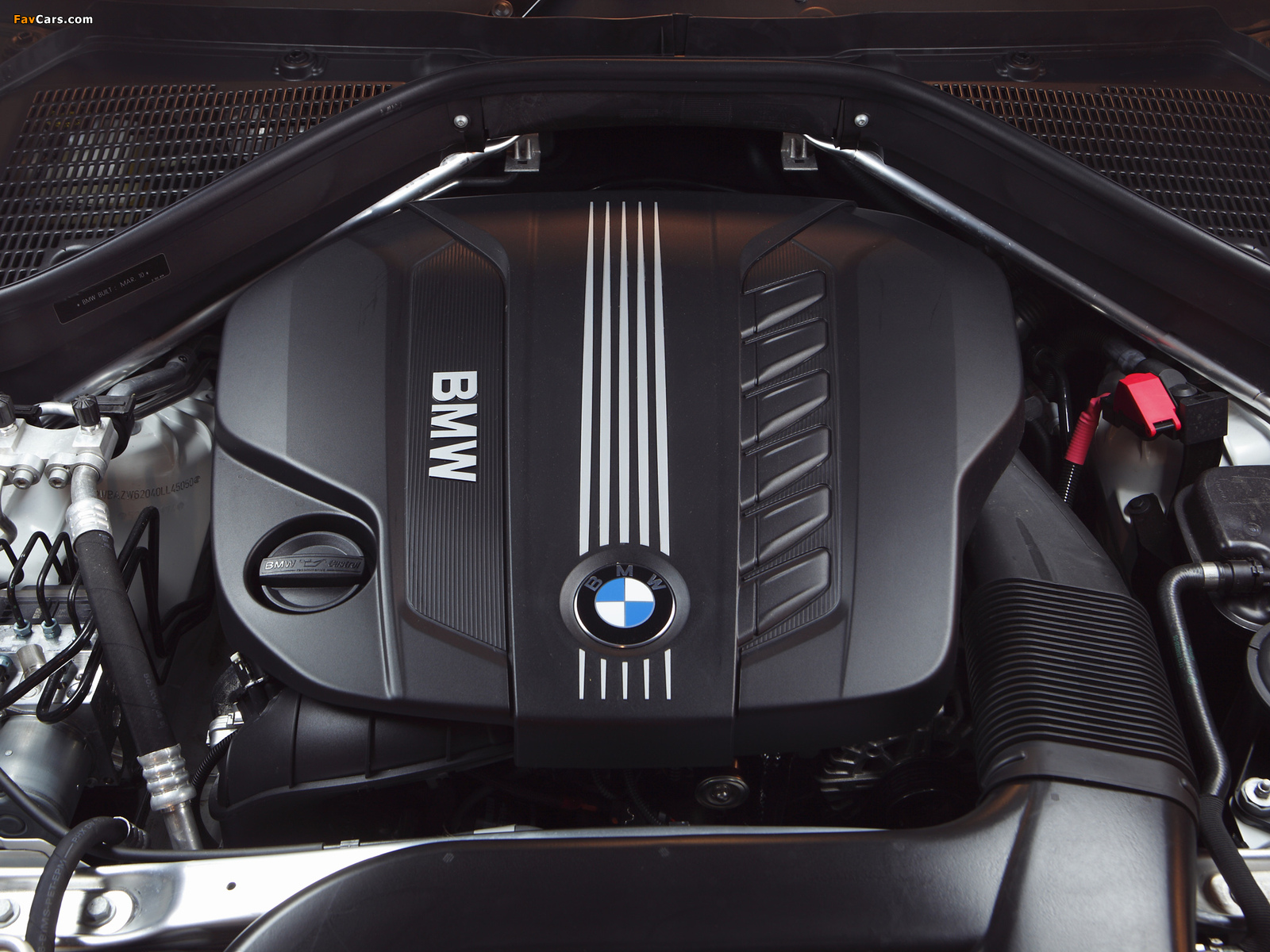 Двигатель бмв x6. BMW e70 4.8 двигатель. БМВ х5 e70 дизель двигатель. Мотор BMW x6 40d. BMW x5 e70 под капотом.