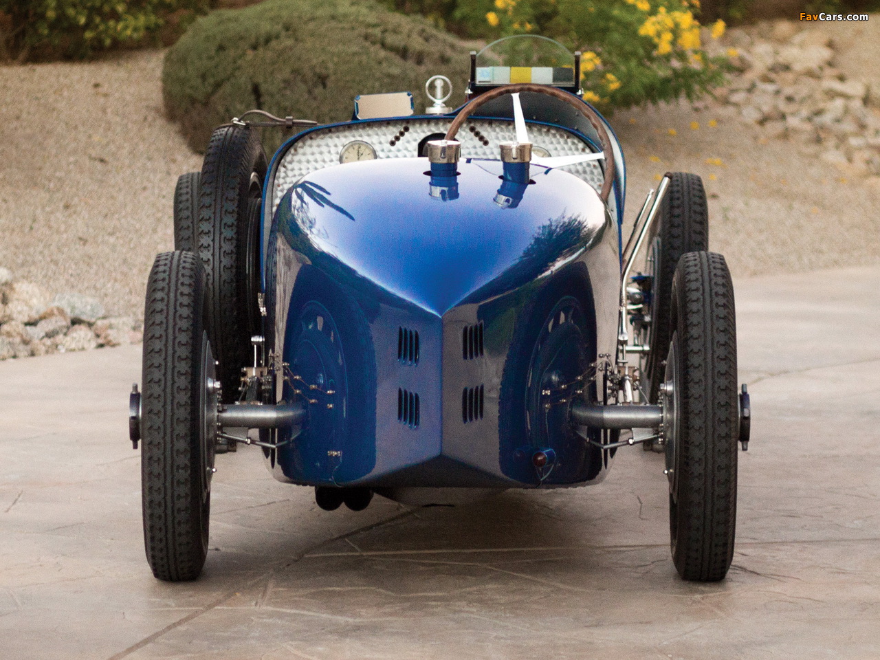 https://img.favcars.com/bugatti/type-35/bugatti_type-35_1924_images_4_1280x960.jpg