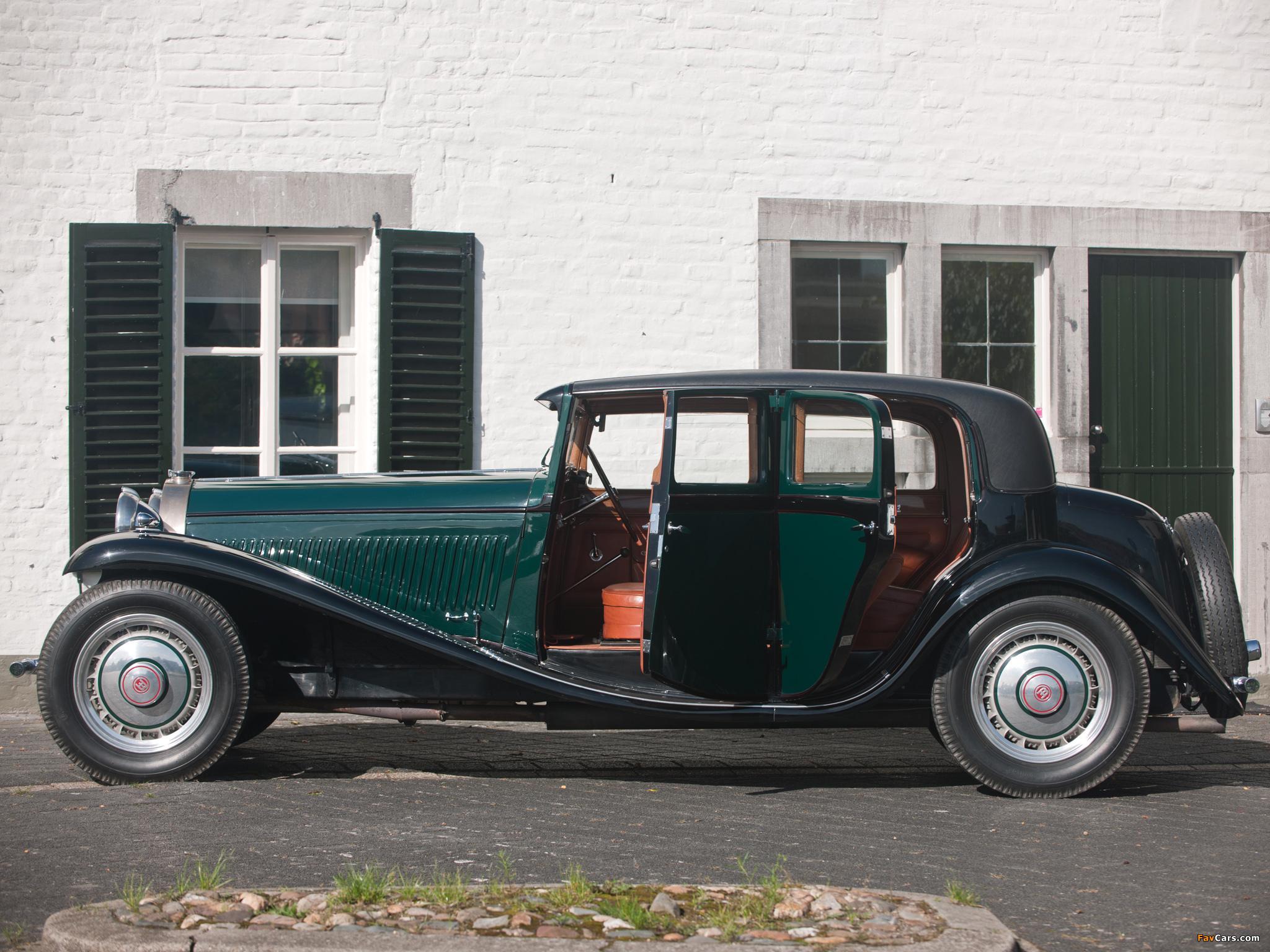 Photos of Bugatti Type 46 Sports Saloon 1930 (2048 x 1536)