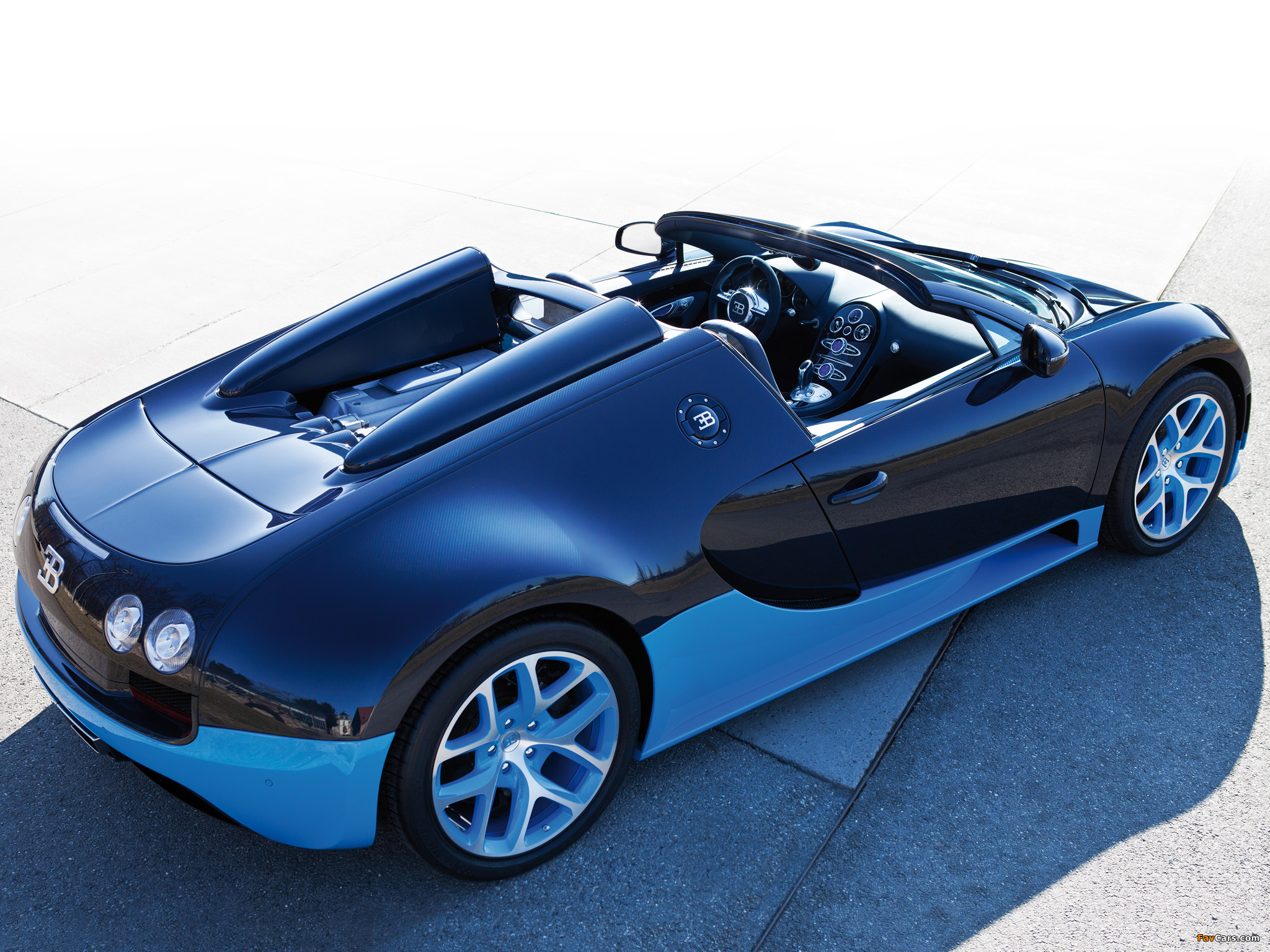 Bugatti Veyron Grand Sport Roadster Vitesse 2012 photos (2048 x 1536)