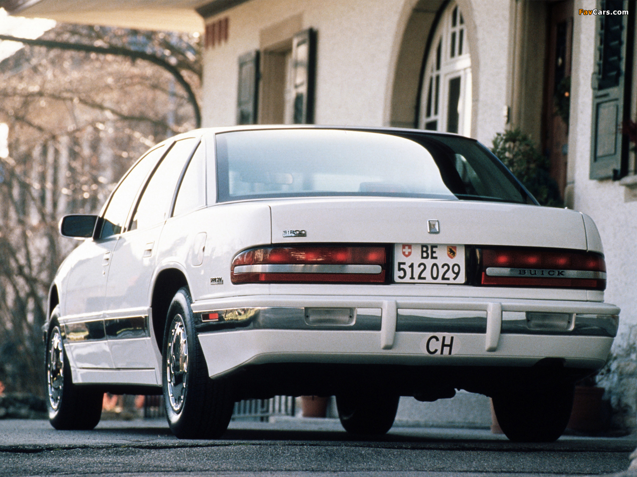 Photos of Buick Regal Sedan 1993–95 (1280 x 960)